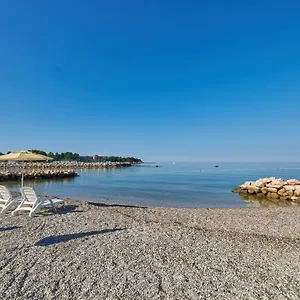 **** Holiday park Stella Maris Mobile Homes Croatia